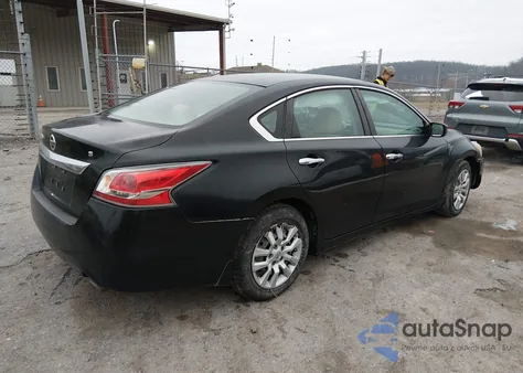 2015 Nissan Altima 2.5 S z USA, uszkodzony, nr VIN 1N4AL3AP9FC423052